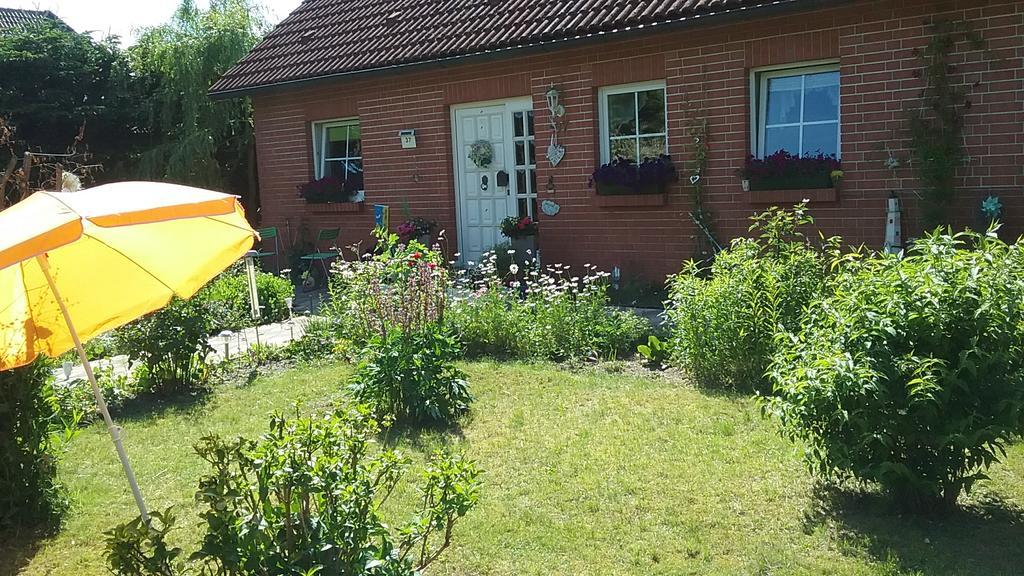 Zimmer Und Apartment Rosi Krakow am See Exterior photo